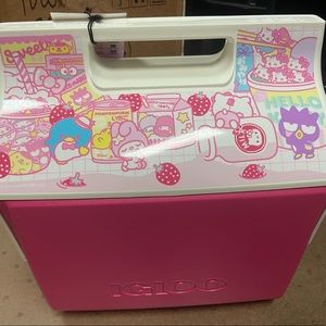 NWT Igloo Hello Kitty 7 Qt Pink Strawberry Milk Playmate Cooler